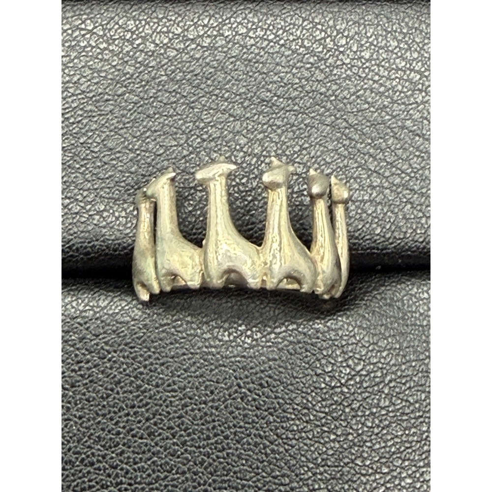 Vintage Sterling Silver Marching Giraffes Ring Size 6 J23